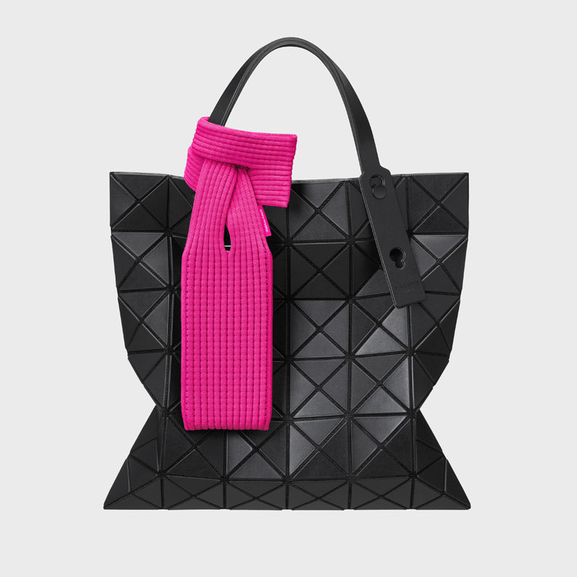 nhtechid's tweet photo. Apple X Issey Miyake

Baru saja Apple mengumumkan accessories "limited-edition" terbaru bersama Issey Miyake, iPhone Pocket.

14 November aman tersedia di Apple Store Shanghai, Hong Kong, Tokyo, Paris, Seoul, Singapore, Milan, London, New York City, &amp; Taipei.

US$149.95 &amp; 229.95 https://t.co/tVy7ZJAPNs