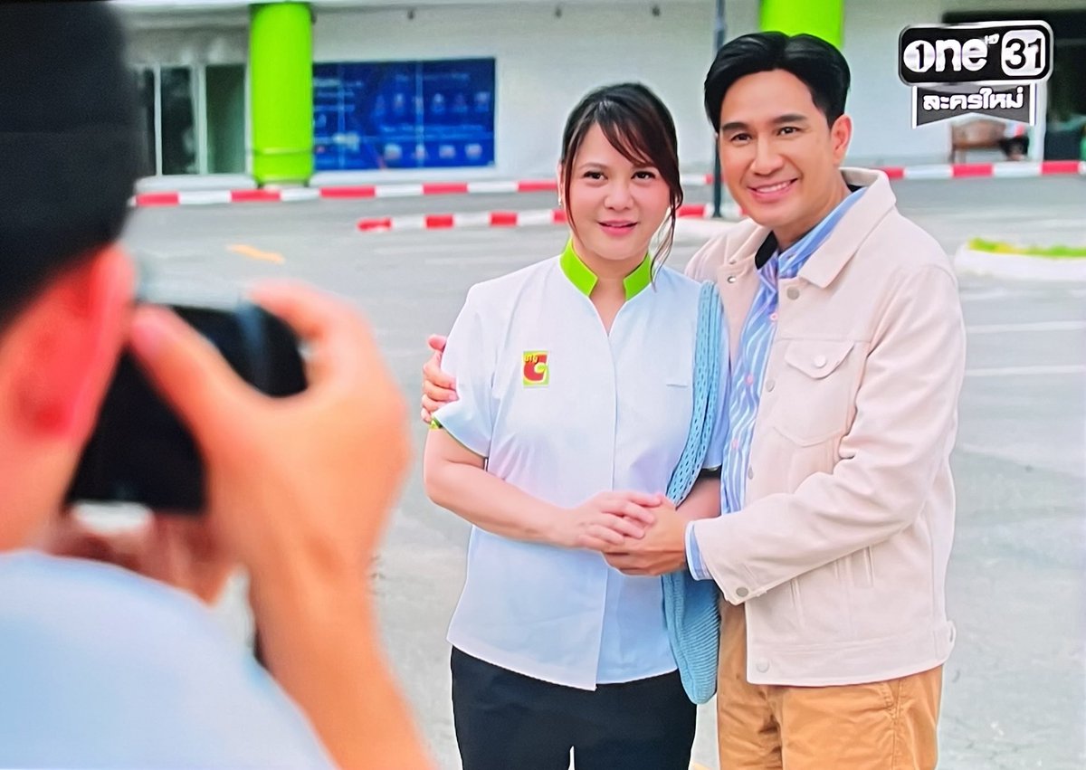 ployfarfon's tweet photo. ตอนนี้เป็นรุ่นพ่อแม่ ยังหล่อสวยอยู่เลย 

#ตามหารักที่เธอลืมEP1
@RachataJam https://t.co/3YPZHMb7bE