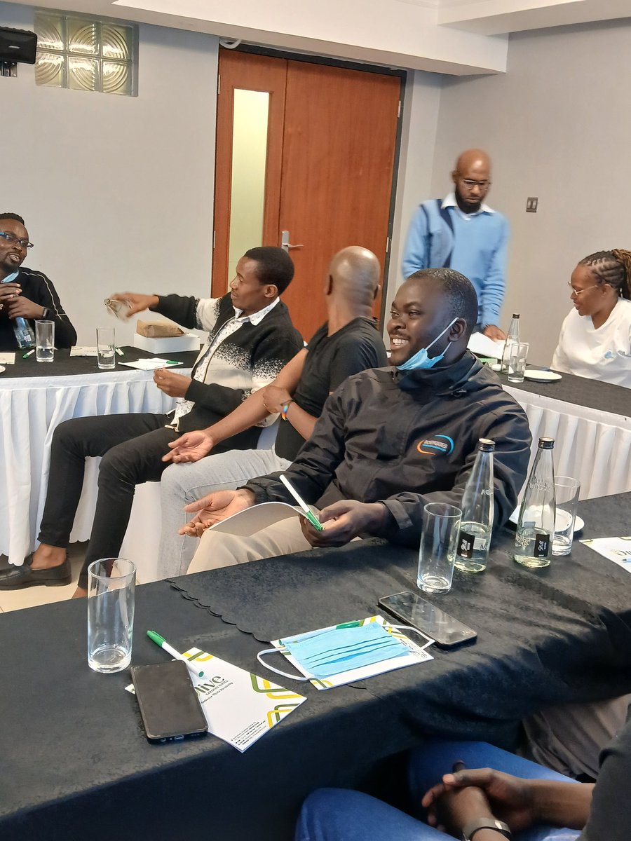 hoymask's tweet image. 📚 Day 2 of the Peer Educator Refresher Training! 💪🏾

Today’s sessions dive deeper into understanding who a peer educator is, what 3SB means, the roles of a peer educator, and much more! 🌱

#HOYMASKenya #PeerEducators #RefresherTraining #CommunityHealth #teamhoymas