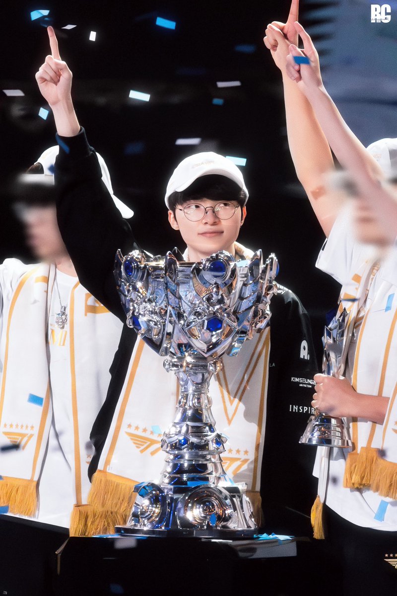 rc_hyeok's tweet image. ✨🏆🏆🏆✨
👍🏆🏆🏆👆

#faker #페이커 #이상혁 
#t1win  #Worlds2025