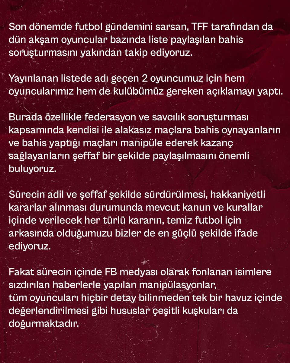 ultrAslan's tweet photo. KAMUOYUNA!

Son dönemde futbol gündemini sarsan, TFF tarafından da dün akşam oyuncular bazında liste paylaşılan bahis soruşturmasını yakından takip ediyoruz.

Yayınlanan listede adı geçen 2 oyuncumuz için hem oyuncularımız hem de kulübümüz gereken açıklamayı yaptı.

Burada özellikle federasyon ve savcılık soruşturması kapsamında kendisi ile alakasız maçlara bahis oynayanların ve bahis yaptığı maçları manipüle ederek kazanç sağlayanların şeffaf bir şekilde paylaşılmasını önemli buluyoruz.

Sürecin adil ve şeffaf şekilde sürdürülmesi, hakkaniyetli kararlar alınması durumunda mevcut kanun ve kurallar içinde verilecek her türlü kararın, temiz futbol için arkasında olduğumuzu bizler de en güçlü şekilde ifade ediyoruz.

Fakat sürecin içinde FB medyası olarak fonlanan isimlere sızdırılan haberlerle yapılan manipülasyonlar, tüm oyuncuları hiçbir detay bilinmeden tek bir havuz içinde değerlendirilmesi gibi hususlar çeşitli kuşkuları da doğurmaktadır.

Yakın zamanda yasadışı bahis soruşturması geçirip yurtdışı çıkış yasağı bile verilen, bahis şirketi sahibi bir medya patronunun kulüp başkanı olabildiği bir yerde, yapılan operasyonların bu seviyede karmaşık ve muallak şekilde bırakılmaması gerektiğine inanıyoruz.

Yine medyaya düşen haberlerde AÇIKLANMAYAN ikinci bir listenin olduğu, bu listede yukarıda bahsedilen başkanın 2 oyuncusunun bulunduğu iddiaları da ortadadır. Bu listenin içeriğini ve neden açıklanmadığını, bahis şirketlerinden elde edilen verilerde bu başkanın filtreleme ve temizlik yapıp yapmadığını ziyadesiyle merak etmekteyiz.

Kalkışılan bu operasyonda hiç bir şekilde kuşkuya yer bırakmamalı, aklanan oyuncular da suçlanan oyuncular da en doğru ve kesin sonuç elde edilerek kamuoyuna açıklanmalıdır. 

Her zaman belirttiğimiz gibi; sürecin şeffaf, adil ve en doğru şekilde sonuçlanmasını, adli ve idari soruşturmalar ile futbolun tüm kirlerden temizlenmesini bekliyoruz.

Aksi takdirde açıklanan ve AÇIKLANAMAYAN isimlerle, camiamız bu operasyonu "Galatasaray'ımızı durdurma" girişimlerine yeni bir arayış olarak algılayacaktır.

#ultrAslan