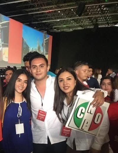 SummerHuitzil's tweet photo. @arlinmedrano_ Síndrome de salvadora blanca.... Eso y peor, no eras de las Juventudes Hitlerianas? Perdón, los jóvenes del PRI.
No andabas pregonando que por ahí de tus 18, habías votado y te habías ido a China a aprender a hacerte güey en otro continente?
#palera #pagada https://t.co/sJnXVY1Yua