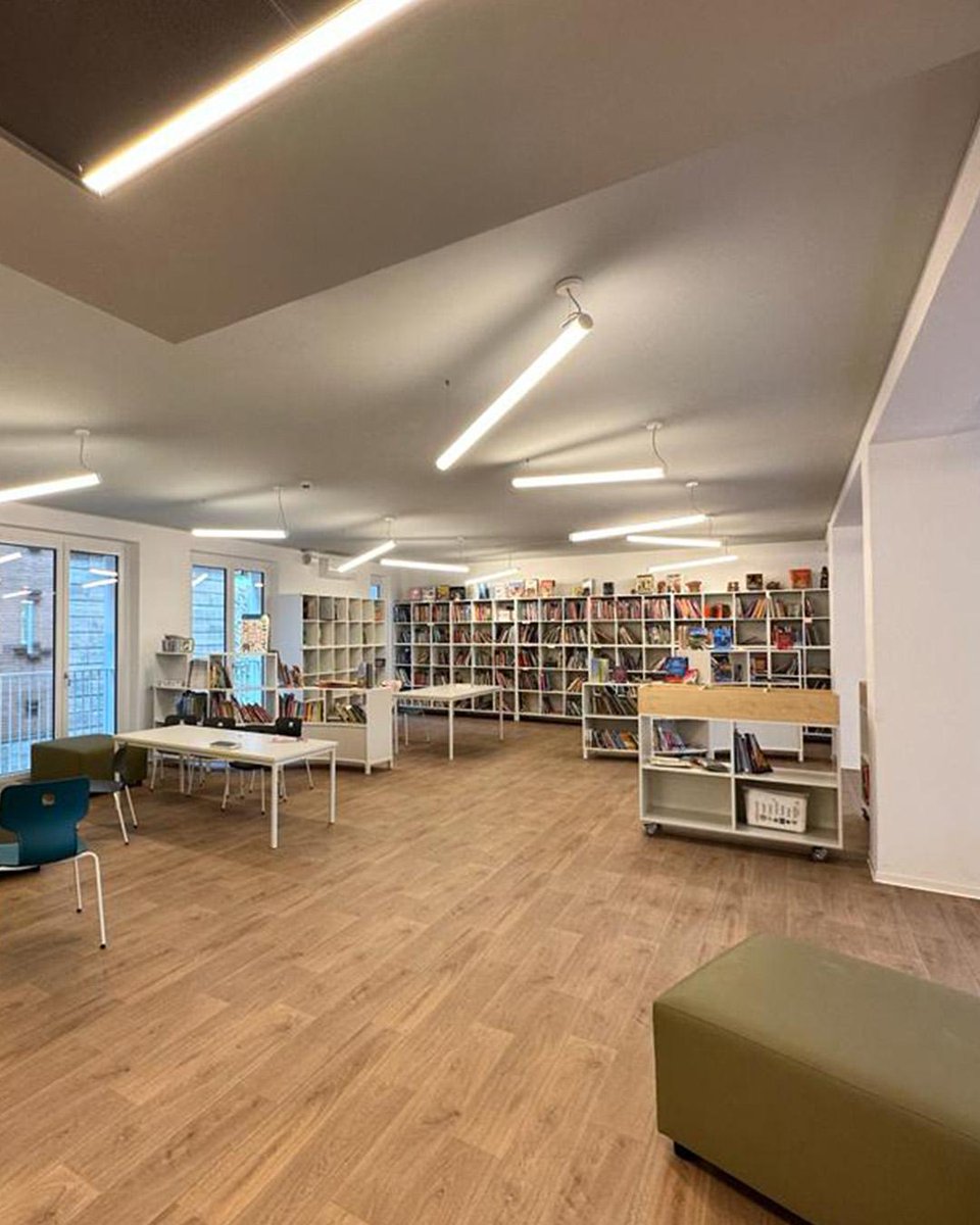 Il progetto di via della Giustiniana coniuga #rigenerazione e funzionalità: #ristrutturazione del complesso, nuovi spazi scolastici, arredi custom e materiali riutilizzati. Un campus dinamico e sostenibile che favorisce apprendimento, #socialità e benessere.