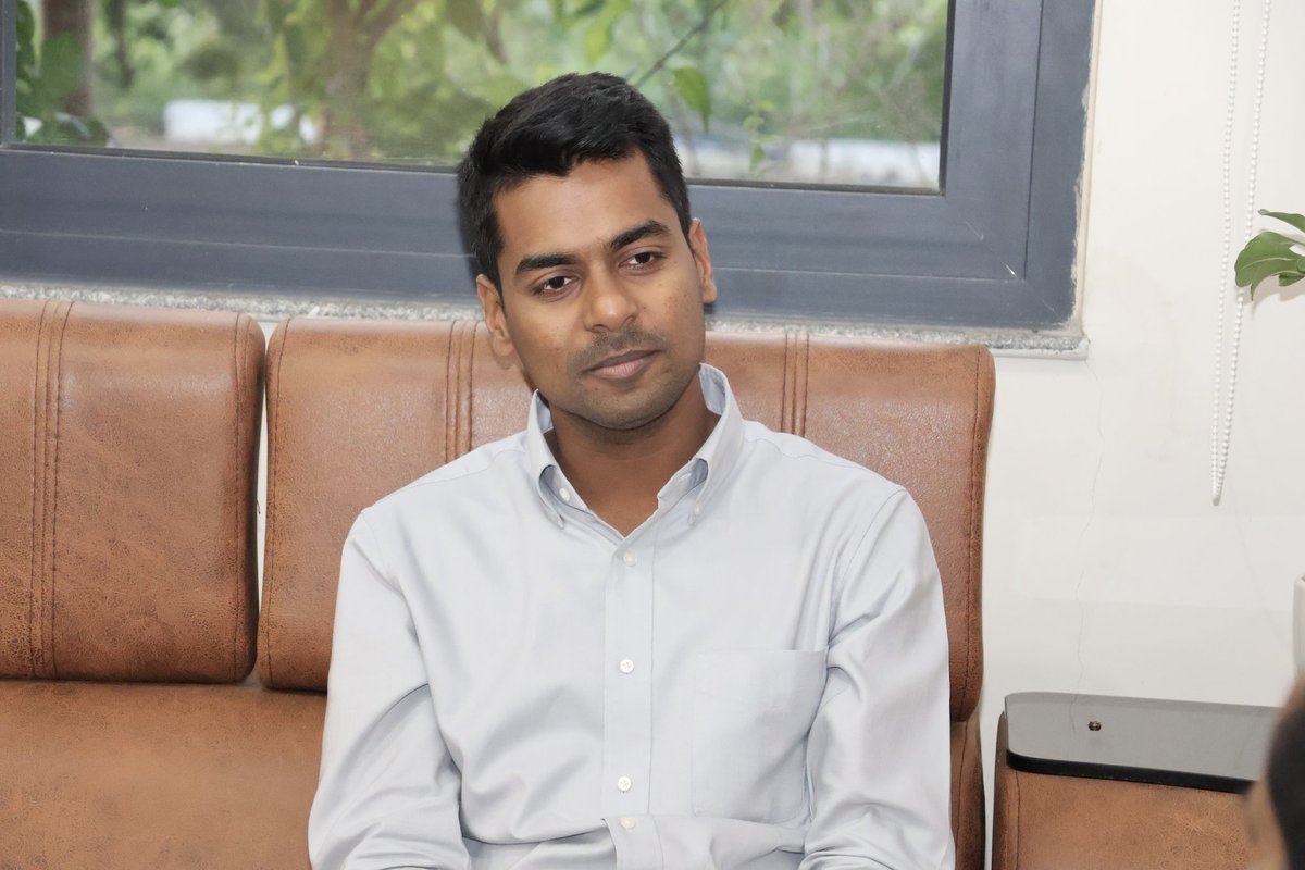 #ఖమ్మంకలెక్టరేట్ లోని కలెక్టర్ ఛాంబర్ లో #జిల్లాకలెక్టర్ అనుదీప్ దురిశెట్టిని మంగళవారం #ఇల్లందు #ఎమ్మెల్యే కోరం కనకయ్య గారు మర్యాదపూర్వకంగా కలిసి #నియోజకవర్గంలోని పలు అభివృద్ధి పనుల కోసం #ప్రతిపాదనలు అందజేసి, ప్రజలకు అమలు చేసే #సంక్షేమకార్యక్రమాలపై కలెక్టర్ తో చర్చించారు.