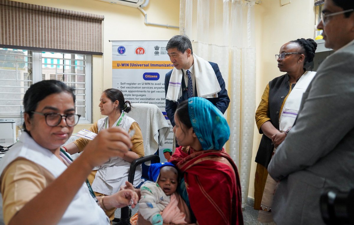 UNDP_India's tweet photo. At a health centre in Delhi, @UNDP Acting Administrator @HaoliangXu saw India’s impressive digital health solutions in action 🇮🇳💉

From witnessing an infant receiving her lifesaving jab to presenting a vaccination certificate to parents, & meeting frontline health workers - the power of innovation to improve lives was clear.

Platforms like #eVIN & #UWIN are helping India build stronger, more connected health systems.

💙 eVIN digitizes vaccine logistics, ensuring every dose is tracked and delivered on time.

💙 U-WIN builds on this success - creating a unified digital registry for immunization, ensuring every child & mother is covered.

@UNDP_India is proud to partner with @MoHFW_INDIA in advancing these people-first digital solutions that make healthcare more inclusive + efficient.

@tweetndmc @UNDPHIVHealth @GAVI @UNDPasiapac @UN @UNinIndia