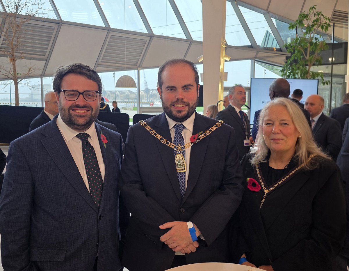 ThomasFTurrell's tweet photo. As an elected representative it is always a deep honour to play my part in the annual Remembrance Services. The freedoms we enjoy today were hard won by people willing to make the ultimate sacrifice. Something which must never be forgotten. https://t.co/AGWaifG2Ju