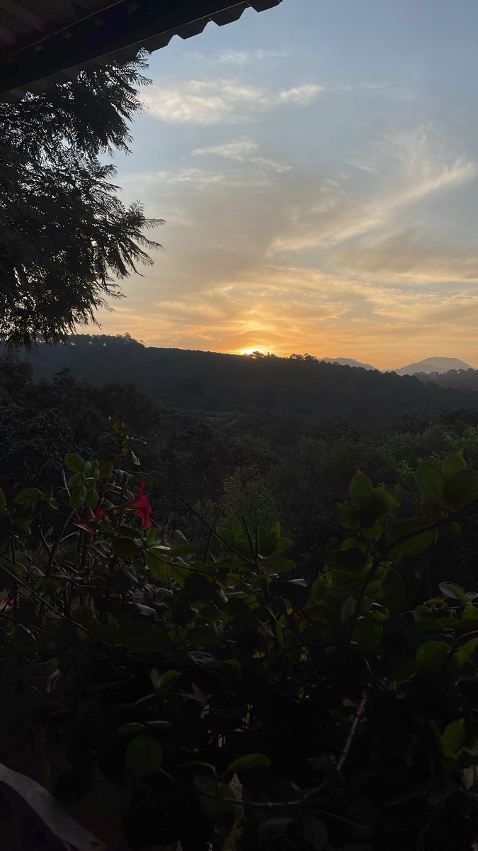 Cami13bg's tweet photo. Estoy en casa
En este frío, en esta vista, con esta gente. Aquí vivo todo el año, aunque mi cuerpo solo lo habite una semana. https://t.co/DKIThZpykA