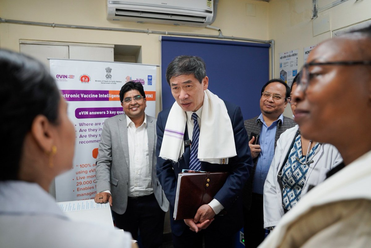UNDP_India's tweet photo. At a health centre in Delhi, @UNDP Acting Administrator @HaoliangXu saw India’s impressive digital health solutions in action 🇮🇳💉

From witnessing an infant receiving her lifesaving jab to presenting a vaccination certificate to parents, & meeting frontline health workers - the power of innovation to improve lives was clear.

Platforms like #eVIN & #UWIN are helping India build stronger, more connected health systems.

💙 eVIN digitizes vaccine logistics, ensuring every dose is tracked and delivered on time.

💙 U-WIN builds on this success - creating a unified digital registry for immunization, ensuring every child & mother is covered.

@UNDP_India is proud to partner with @MoHFW_INDIA in advancing these people-first digital solutions that make healthcare more inclusive + efficient.

@tweetndmc @UNDPHIVHealth @GAVI @UNDPasiapac @UN @UNinIndia