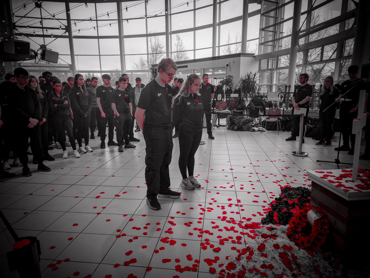 Darlingtonfe's tweet photo. Today, we paused to remember.

At 11AM, Darlington College fell silent as staff and students gathered in Central Point to honour those who gave their lives for our freedom and peace. #LestWeForget 

#DarlingtonCollege #RemembranceDay https://t.co/xX2kP1y6w4