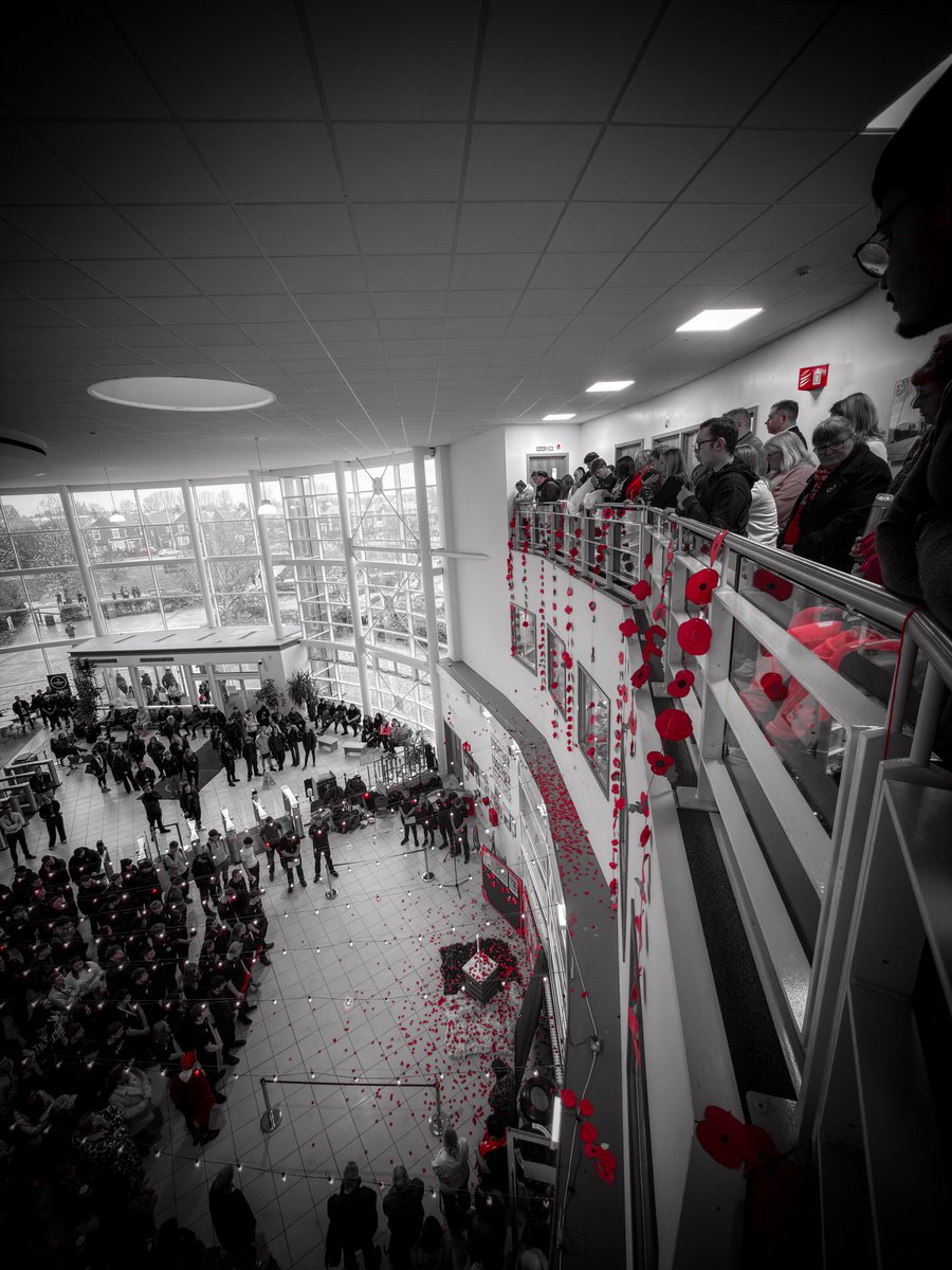 Darlingtonfe's tweet photo. Today, we paused to remember.

At 11AM, Darlington College fell silent as staff and students gathered in Central Point to honour those who gave their lives for our freedom and peace. #LestWeForget 

#DarlingtonCollege #RemembranceDay https://t.co/xX2kP1y6w4