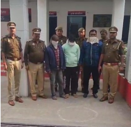 noidapolice's tweet photo. थाना बीटा-2(ग्रेटर नोएडा):- गैंगस्टर एक्ट के अभियोग में वांछित 03 अभियुक्त गिरफ्तार। https://t.co/xVx8huRi0R