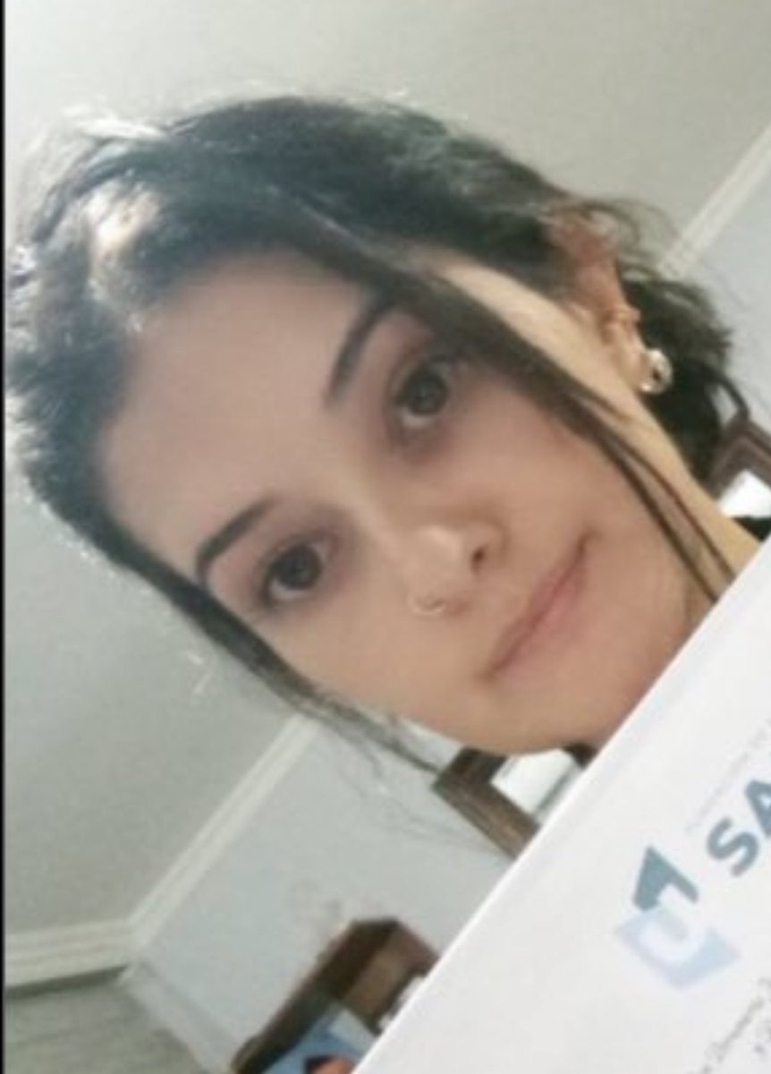 Nani_BerVe's tweet photo. ¿Eso de coger mujeres bachilleres que se dedicaban hacer contenido para adultos, graduarlas con alguna profesión de una institución de mala muerte como la San José y ponerlas de activistas es parte del plan ser pilla paga?
¿Que sigue? Fleteros graduados de ingenieros haciendo el puente intergaláctico de Barranquilla a Japón. 
🤦🏻‍♀️
Benedetti y Petro son un total desastre pero juntos son una bomba de corrupción. 

#MemoriasDeMisPutasTristes