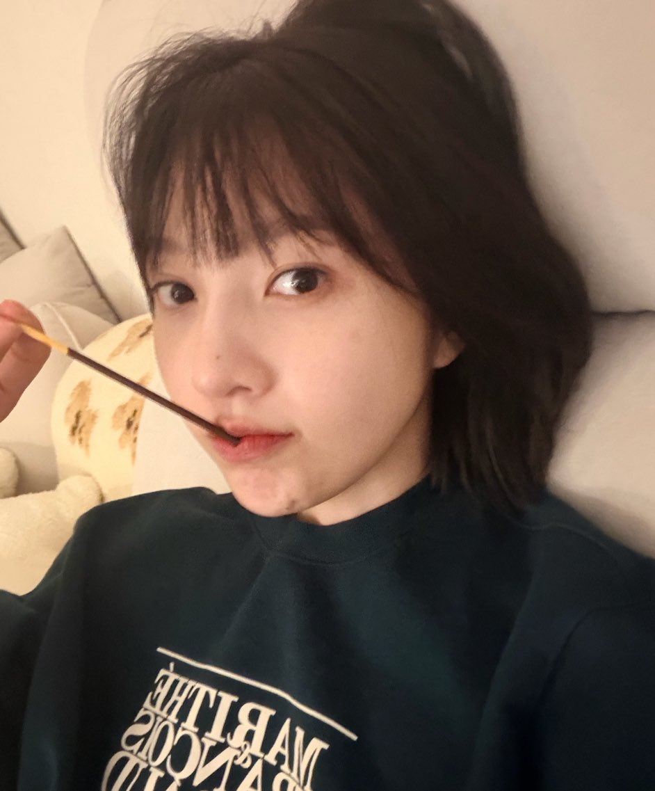 zoooie_1's tweet photo. 조이 빼빼로 셀카 개좋아 😭😭😭 https://t.co/DfwyLSI336