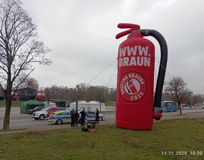 HanterPoen's tweet photo. #FrontGaśnicowyZwycięży-#StopJudaizacjiPolski żydy ,żydostwo boją się gaśnicy ,która stała się symbolem walki Polaków o Niepodległość w dogorywującej ⚡️🔥🏳️🌈🕎🇺🇦🇮🇱3RP🇩🇪✡️⚡️w konwulsjach zamachu #tuskReżim-#pucz .#11listopada #MarszNiepodległości2025 Konfederacja🇵🇱@KoronyPolskiej https://t.co/2RRYIQdo4P
