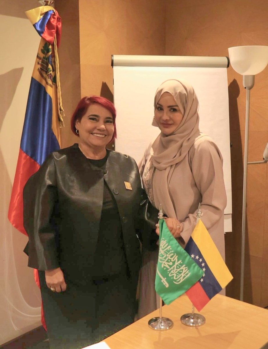 Noraalshaaban's tweet image. سعدت بتلبية دعوة سعادة سفير فانزويلا للقاء معالي وزيرة السياحة، مثل هذه اللقاءات تؤكد أن الدبلوماسية السياحية قادرة على فتح آفاق جديدة للتفاهم الإنساني، وتعزيز التقارب بين الشعوب من خلال الثقافة، والهوية، والتجربة.
وقد سعدت بدعوة معاليها لي لزيارة فانزويلا الجميلة قريبا🇸🇦🇻🇪