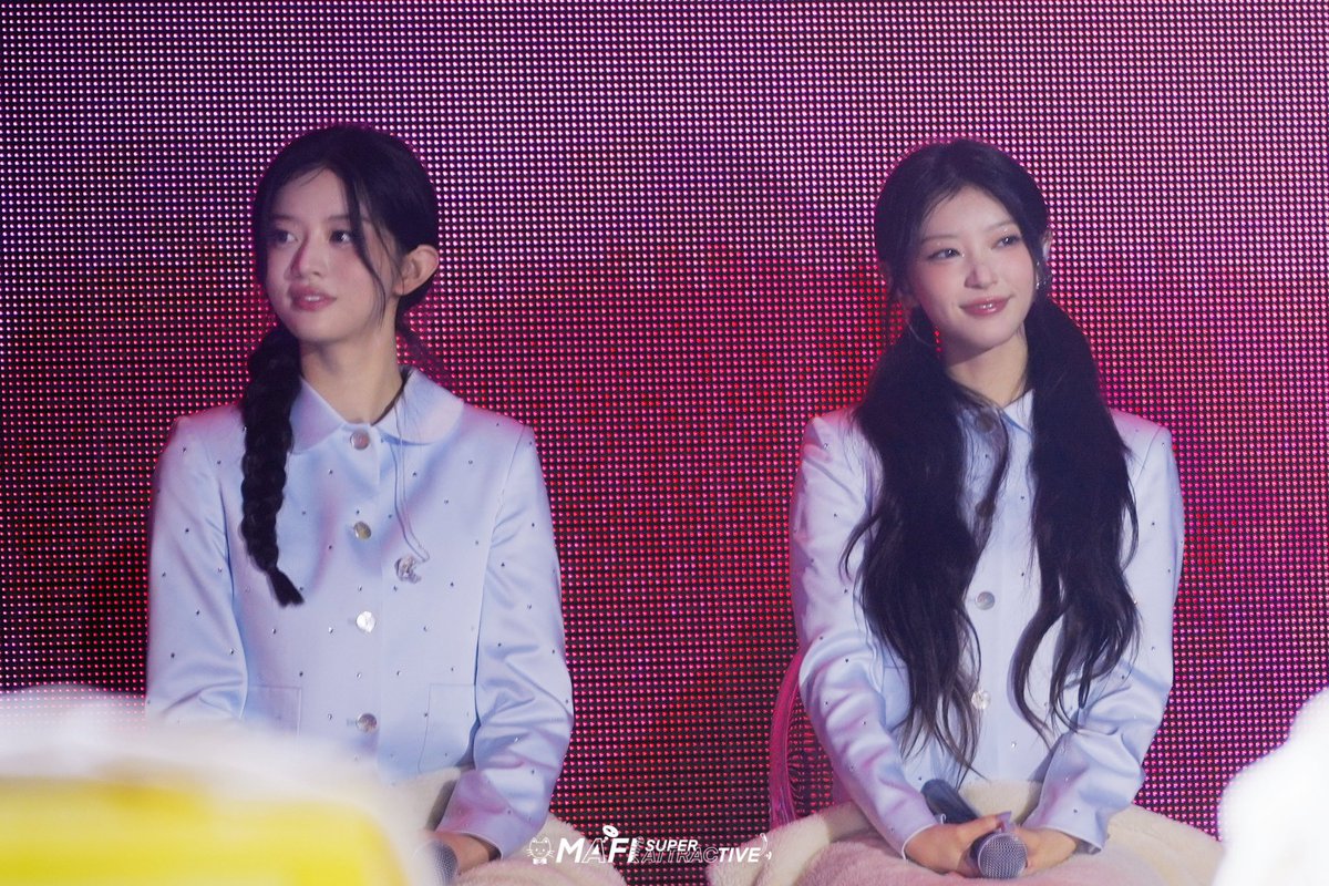 MafiakoM_'s tweet photo. 251109
ILLIT GLITTER DAY ENCORE 
아일릿 글리터데이 앵콜

미모즈🥰

#ILLIT #아일릿 #MINJU #민주 #MOKA #모카 #미모즈 https://t.co/pF835q2NG3