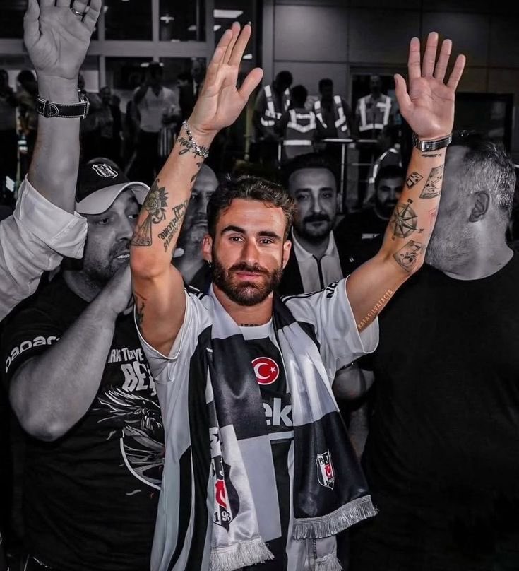 Konu eleştiriye gelince her şeyin en iyisini biliyorsun ama uygulamada hep sınıfta kalıyorsun Sergen hoca.. Rafayı sana bile yedirmeyiz kusura bakma. #SergenGitsinRafaKalsın