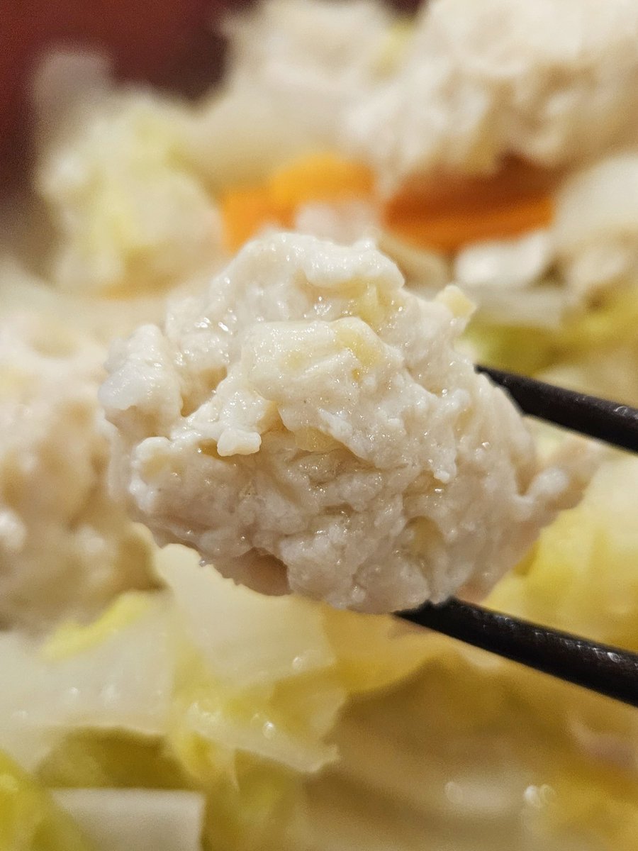 夜ごはん。
昨日の鍋つゆに野菜と肉団子とうどんをぶち込んだやつ。