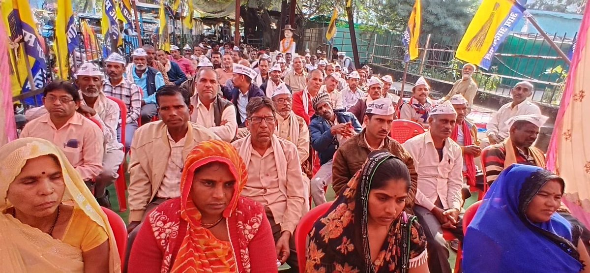 JSTomarAAP's tweet image. आम आदमी पार्टी द्वारा जारी मध्य प्रदेश जोड़ो अभियान के तहत वरिष्ठ पार्टी नेता जितेन्द्र चौरसिया द्वारा सतना के धवारी चौक पर की गई जनसभा। 
गत दिनों शुरू हुए मध्य प्रदेश जोड़ो अभियान के तहत आयोजित सभाओं की श्रृंखला में ये थी प्रदेश में त्रतालीसवीं जनसभा। @ArvindKejriwal 
@msisodia…