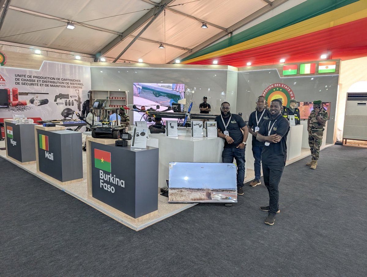 RoboticsDiakite's tweet image. Aux côtés des FAMa pour la première édition du Salon Bamex, Diakité Robotics fait entendre la voix de l’innovation malienne sur la scène où évoluent les plus grandes multinationales turques de l’armement.
Une équipe unie et déterminée à représenter dignement la nation, prouvant…