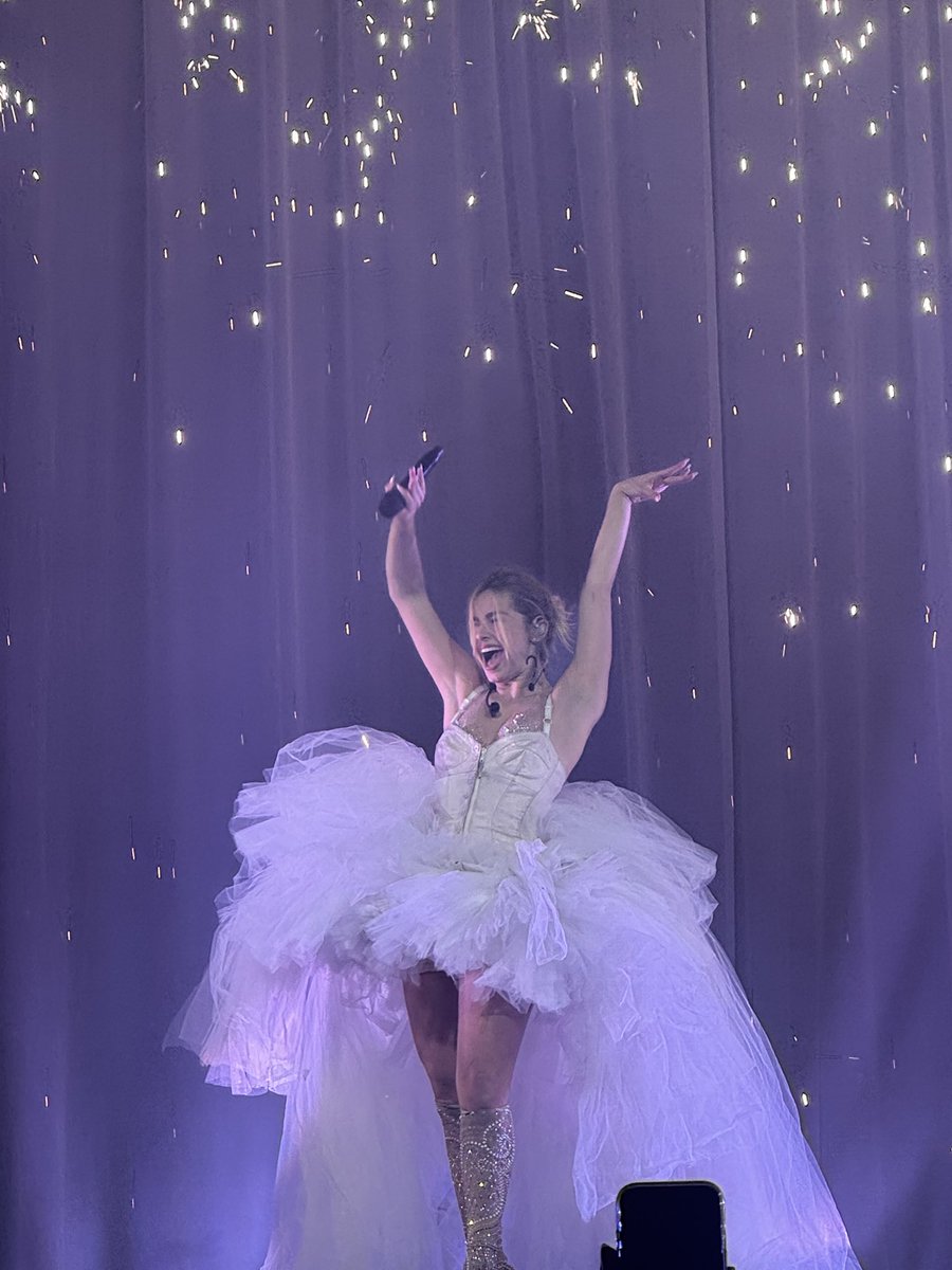 SweeetScreams's tweet image. addison queen of POP