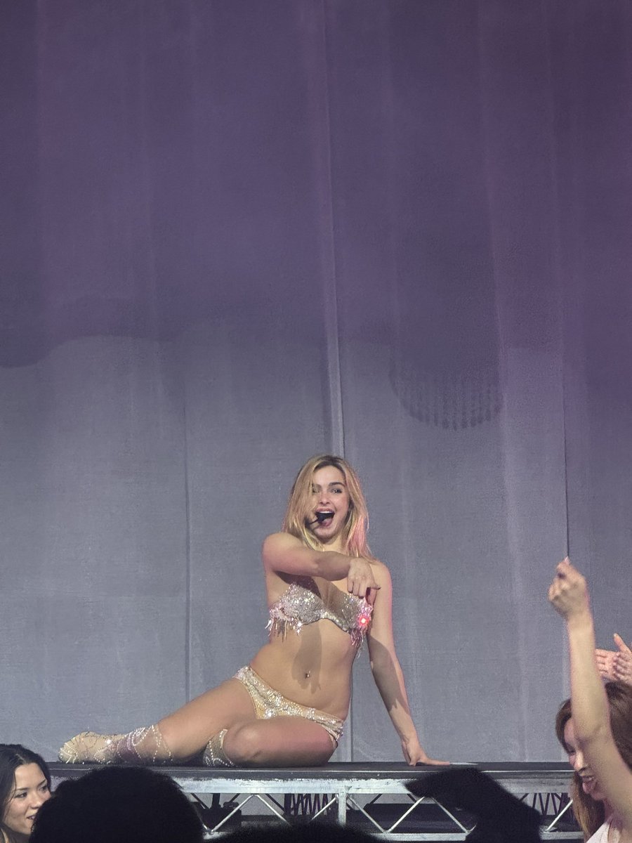 SweeetScreams's tweet image. addison queen of POP