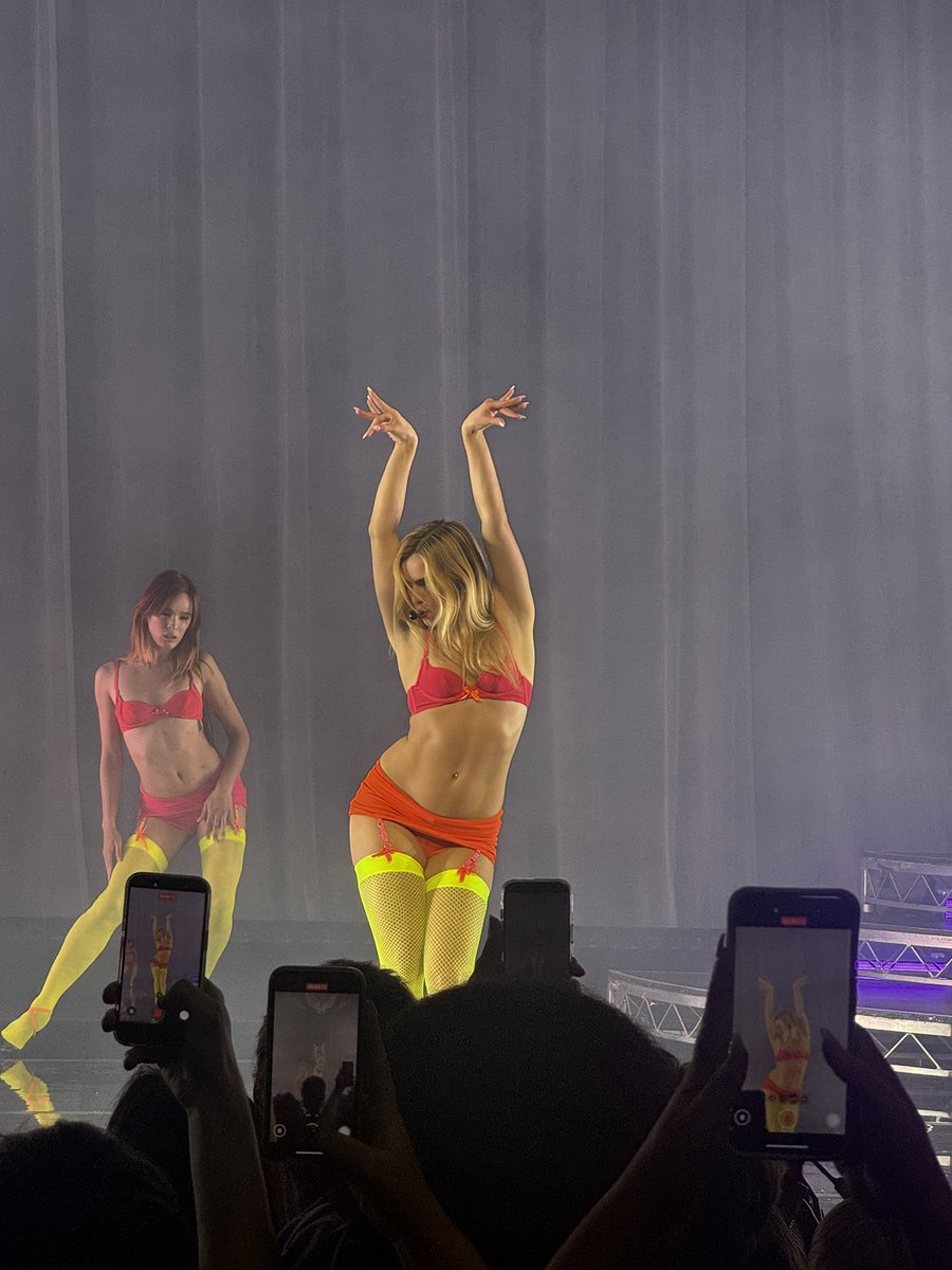 SweeetScreams's tweet image. addison queen of POP