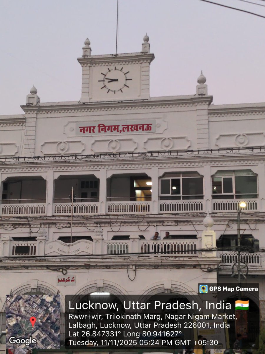 Lko_VivekSharma's tweet image. घड़ी का समय ठीक करना मुश्किल...और दावा शहर की व्यवस्था सुधारने का !!
नगर निगम लखनऊ लालबाग स्थित मुख्यालय की घड़ी ही...इनकी कार्यशैली का सबसे सटीक ‘टाइमलाइन’ बता देती है..😊
 नगर निगम लखनऊ की हालत ये है कि स्वयं की लगाई घड़ी का..टाइम ठीक नहीं कर पा रहे। अब ज़रा बताइए, जो अपनी घड़ी…