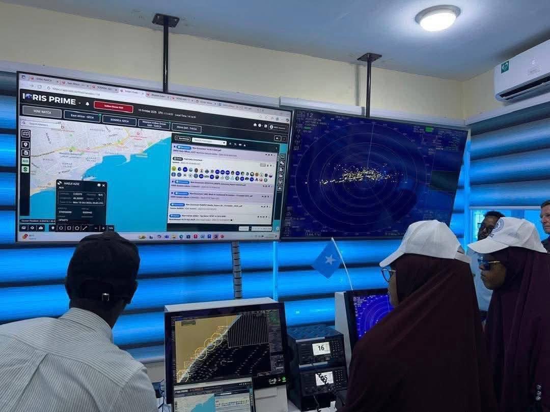 cunayee's tweet photo. Majiri doonto markab danbe oo aan haysan ogolaanshaha DFS oo iska soo gali doona dekedaha Jamhuuriyada Federaalka Somaliya 🇸🇴 hada kadibna waxaa xakamayn doonaa xarunta Qaran  #RMCC ee magaaladda Muqdisho laga hirgalin doono.

#RMCC Waa xarunta la socodka Maraakiibka soo galaysa biyaha Soomaaliya dalkastana waa leeyahay waana guul usoo hoyatay Dalkayna oo Xuduudihisa bada iska furnaa 30 sano .

Tani waa Guul ay Dowladnimada Soomaaliya gartay cirka , Badaha dhulkuna waa lagaadhi xiligay ahaato ba inshallah.

#Somaliya #RMCC