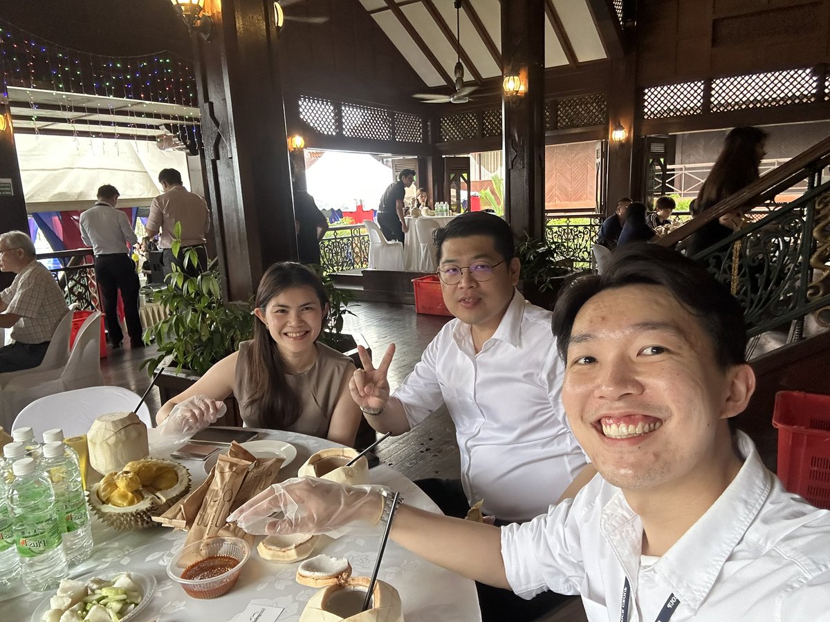 william_ooi__'s tweet photo. Hong Leong Bank Durian Party https://t.co/I95OsEjBN1