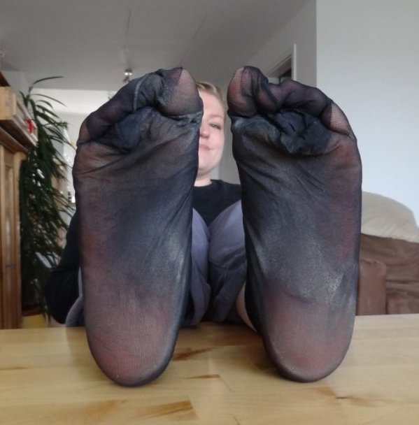 StinkyNylonFeet tweet media