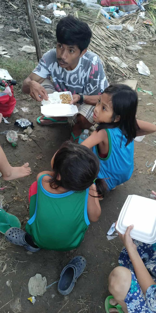 SSHJMDev's tweet photo. SSHJM in Cebu 🇵🇭 continue to respond to the food and safe water shortage in Cebu City post Typhoon Kalmaegi. SSHJM reached 600 people today in hard hit Cotcot Lilo-an Barangay. Please support us to reach many more - https://t.co/eos84bsEmq

#TyphoonKalmaegi https://t.co/pu6RNLZRIX