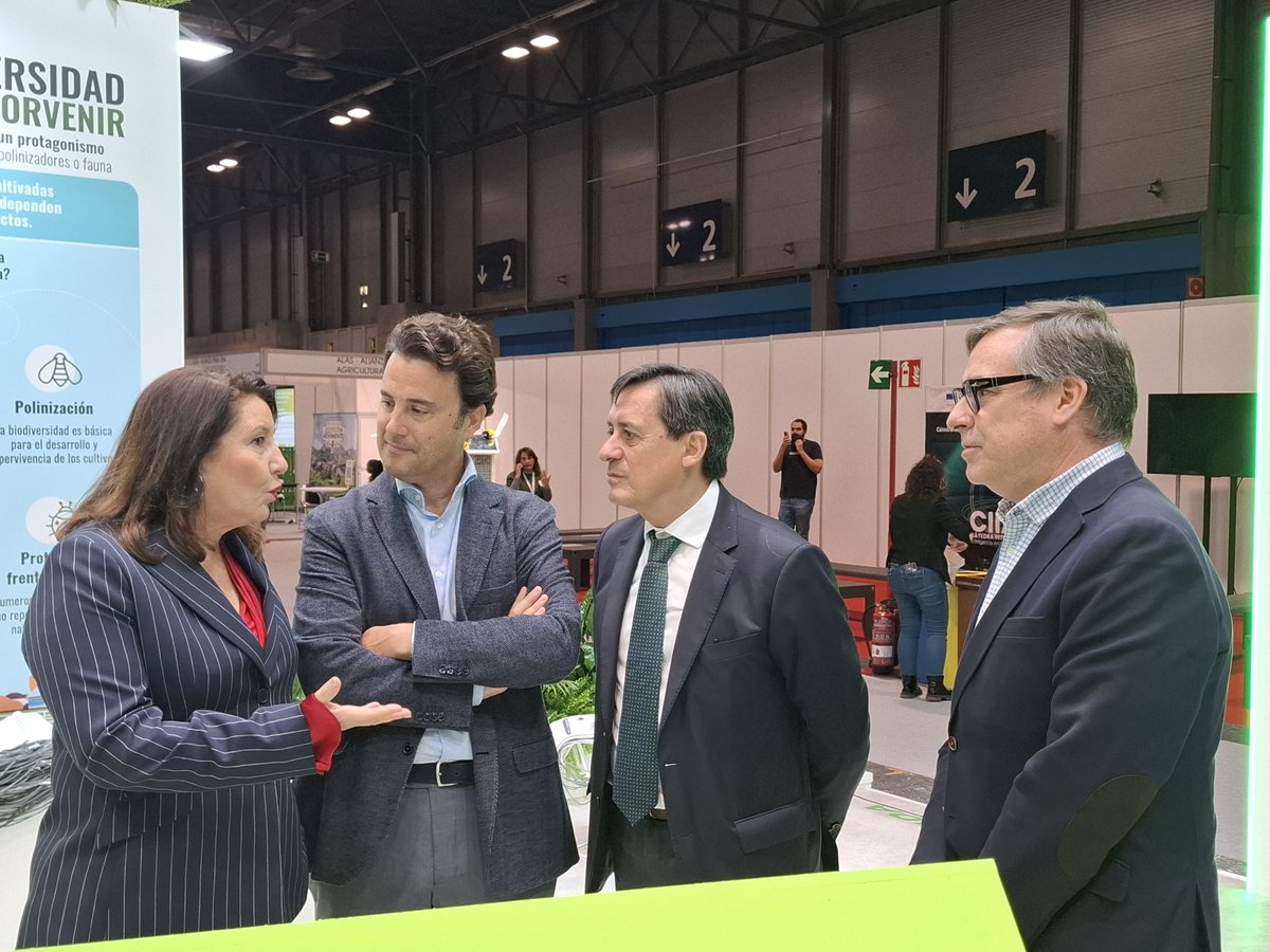 📍Gracias por vuestra visita en SAGRIS

Queremos agradecer a las autoridades y representantes institucionales que se acercaron a nuestro stand durante SAGRIS.
Fue un placer poder compartir las últimas novedades del sistema SIGFITO. 🌱♻️

Luis Planas. Ministro de Agricultura,