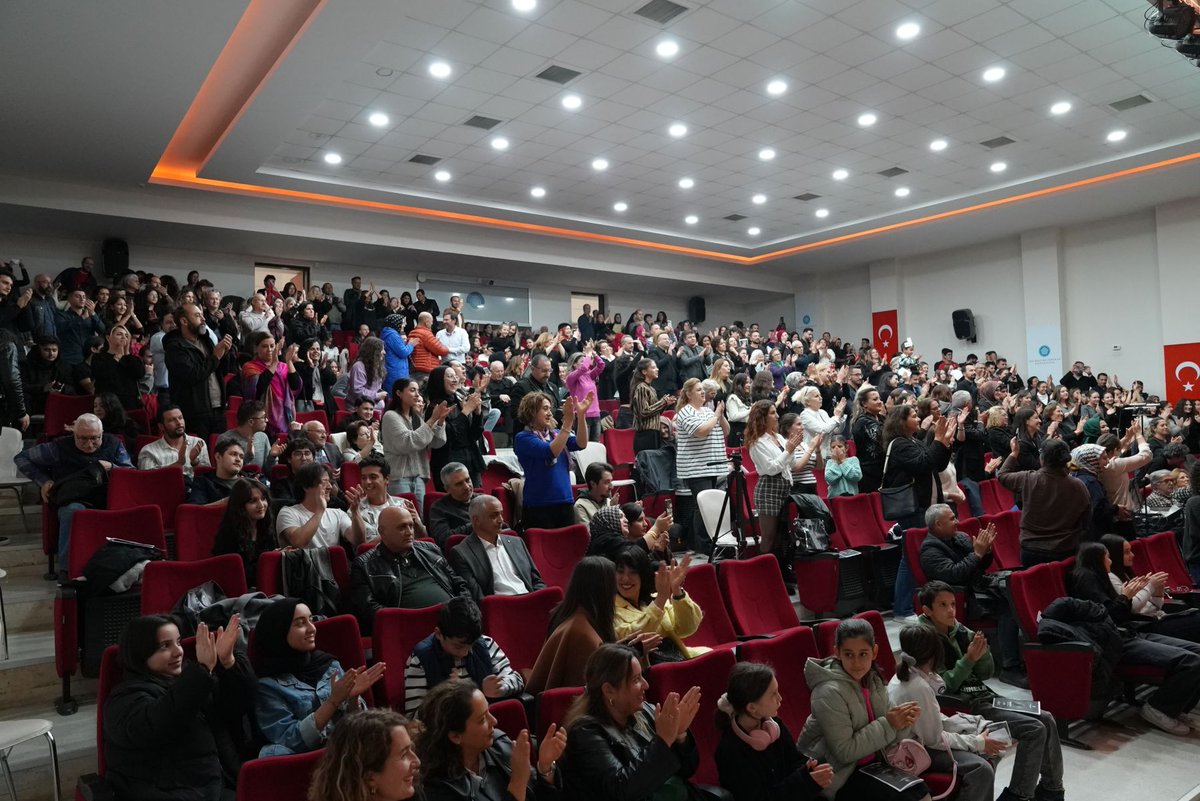 #NEÜ Ahmet Keleşoğlu Eğitim Fakültesi Müzik Eğitimi Ana Bilim Dalı tarafından, Gazi Mustafa Kemal Atatürk’ün ebediyete intikalinin 87. yıl dönümünde “#10Kasım Atatürk’ü Anma Özel Konseri” gerçekleştirildi.

➡️erbakan.edu.tr/tr/haber/unive…