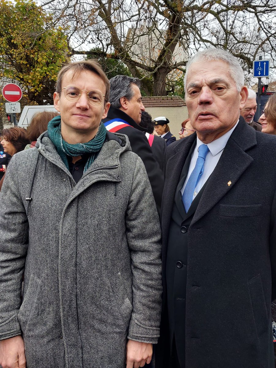 PSIssy2's tweet image. Notre camarade @patrickauffret était présent aux côtés de notre tête de liste pour les municipales Mathieu Morel lors de la commémoration du #11novembre à #Issy