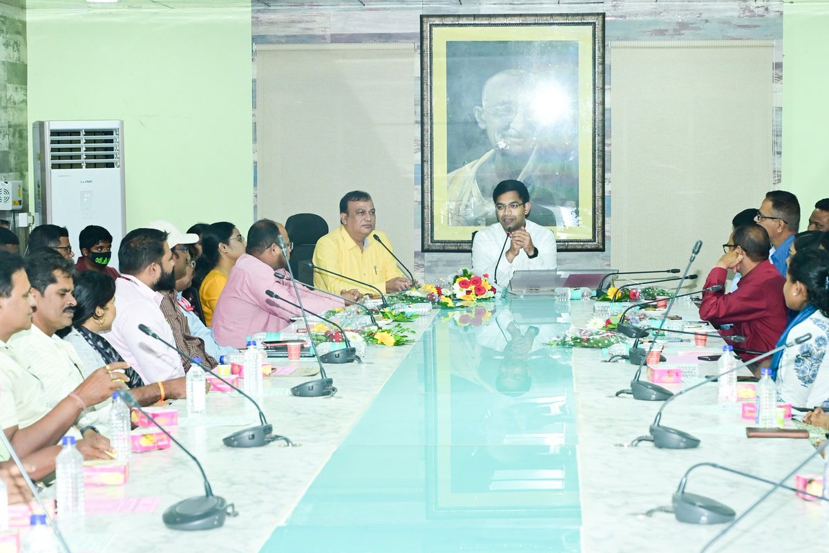 Ganjam_Admin's tweet image. ବିଶ୍ୱ ସଞ୍ଚୟ ଦିବସ ସଞ୍ଚୟ ଓ ଆର୍ଥିକ ସାକ୍ଷରତାର ଗୁରୁତ୍ୱ ସମ୍ବନ୍ଧରେ ସଚେତନତା ସୃଷ୍ଟି କରିବା ପାଇଁ ପାଳିତ ହୁଏ। ଏହାର ଉଦ୍ଦେଶ୍ୟ ବ୍ୟକ୍ତିଗତ ଏବଂ ଜାତୀୟ ଆର୍ଥିକ ସ୍ଥିରତା ପାଇଁ ସୁଦୃଢ଼ ଓ ବୁଦ୍ଧିମାନ ଆର୍ଥିକ ଅଭ୍ୟାସ ବିକଶିତ କରିବାକୁ ଲୋକମାନଙ୍କୁ ପ୍ରୋତ୍ସାହିତ କରିବା।
@CMO_Odisha 
@IPR_Odisha
@FdOdisha 
@WCDOdisha