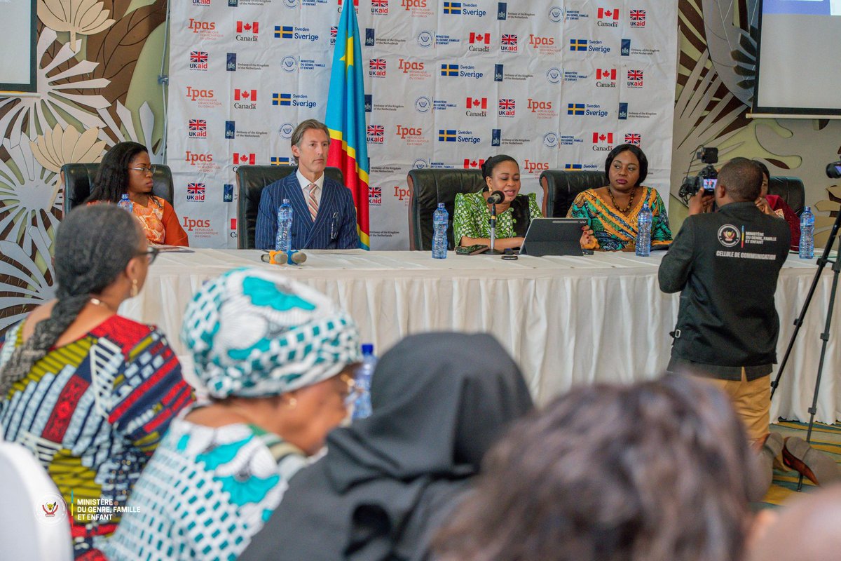 MichelineOMbae's tweet photo. À l’occasion de l’atelier de validation du 2e rapport sur la mise en œuvre du Protocole de Maputo, j’exprime ma satisfaction pour ce travail collectif et inclusif mené avec rigueur et professionnalisme.

Je rends un vibrant hommage à S.E. Félix-Antoine Tshisekedi Tshilombo, Champion de la masculinité positive en Afrique, pour son engagement constant en faveur des droits et de la dignité de la femme congolaise.

Je salue la vision de S.E. Madame Judith Suminwa Tuluka, Première Ministre, et remercie IPAS/RDC ainsi que la CEPFE pour leur précieux accompagnement.

Ce rapport illustre les progrès accomplis en matière de santé sexuelle et reproductive, de lutte contre les VBG, d’égalité de genre et de masculinité positive, tout en rappelant les défis à surmonter.

La RDC reste fermement engagée à appliquer le Protocole de Maputo dans son intégralité pour un Congo équitable, fort et solidaire. 

#Genre #DroitsDesFemmes #ProtocoleDeMaputo #RDC