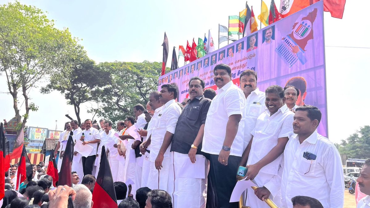 suseebala's tweet photo. கழக தலைவர்,மாண்புமிகு தமிழ்நாடு முதலமைச்சர் #தளபதியார் அவர்களின் ஆணைகினங்க,வாக்காளர் பட்டியல் சிறப்பு தீவிர வாக்காளர் சீராய்வு #SIRஐ எதிர்த்து இந்தியா கூட்டணி கட்சிகள் சார்பில் , நடைபெற்ற மாபெரும் கண்டன ஆர்ப்பாட்டதில் கலந்துகொண்ட போது... 🙏
#நாகை_மாவட்ட_திமுக_மீனவர்_அணி 🖤❤️ https://t.co/xyIO2GaGOs