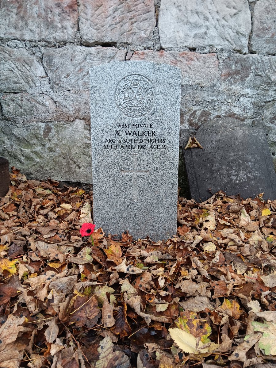BrianWITGuy's tweet image. Popped to Alva Cemetery before work to place poppies with some #EOHO casualties Flt Sgt Jackie Mackie killed on Turin Fiat works raid #RAF Pvt Alexander Walker accidentally shot at Fallin Colliery &amp;amp; Pvt John McCue Canadian Machine Gun Depot @S_M_R_G @CWGC @ArgyllsMuseum #WW1 #WW2