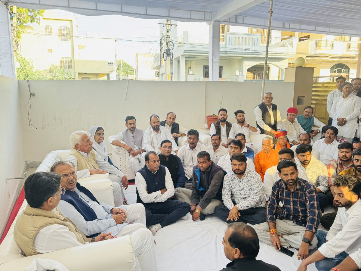 RamniwasGawriya's tweet image. आदरणीय श्री सचिन पायलट जी के साथ अजमेर पहुंचकर विधानसभा अध्यक्ष श्री वासुदेव देवनानी जी की धर्मपत्नी के निधन होने पर शोक संतप्त परिजनों से मुलाकात कर श्रद्धांजलि अर्पित की।
मैं ईश्वर से प्रार्थना करता हूँ कि दिवंगत आत्मा को श्रीचरणों में स्थान प्रदान करें। @SachinPilot…