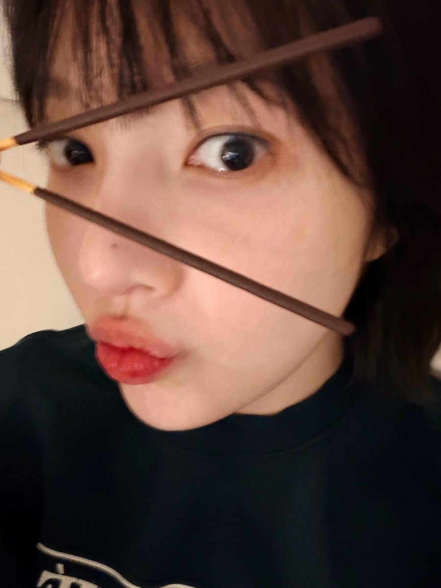 zoooie_1's tweet photo. 조이언니가 버블에만 보내주는 화장기 거의 없는 셀카들 개좋은거 아시는분 https://t.co/EMTQsT9eea