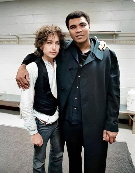 Good ol' USA...
Backstage after the “Night Of The Hurricane” - Madison Square Garden, NYC, 1975.