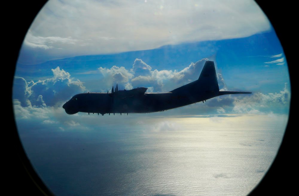 China_Amb_Japan's tweet photo. 中国人民解放軍空軍、創設76周年。 https://t.co/ioIQygxcRx