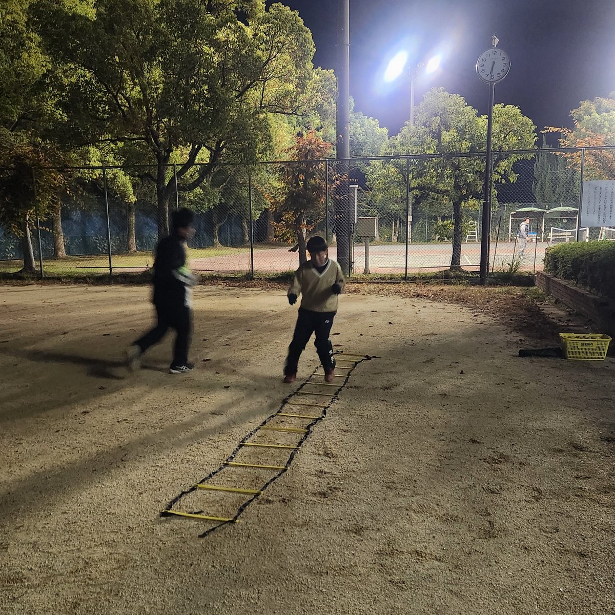 mori0302's tweet photo. 火曜日は栗東運動公園で練習🎾
来れる人は少し早めに集まって広場でトレーニング。
来週以降も栗東運動公園ではこのスケジュールでやります！
練習はラリーとコース打ち分けをやったあとゲーム。
ゲームは私も参加しました🙋
ありがとうございました！

そろそろラケット買い替えたいなぁ。
#ソフトテニス
#滋賀県
#栗東市