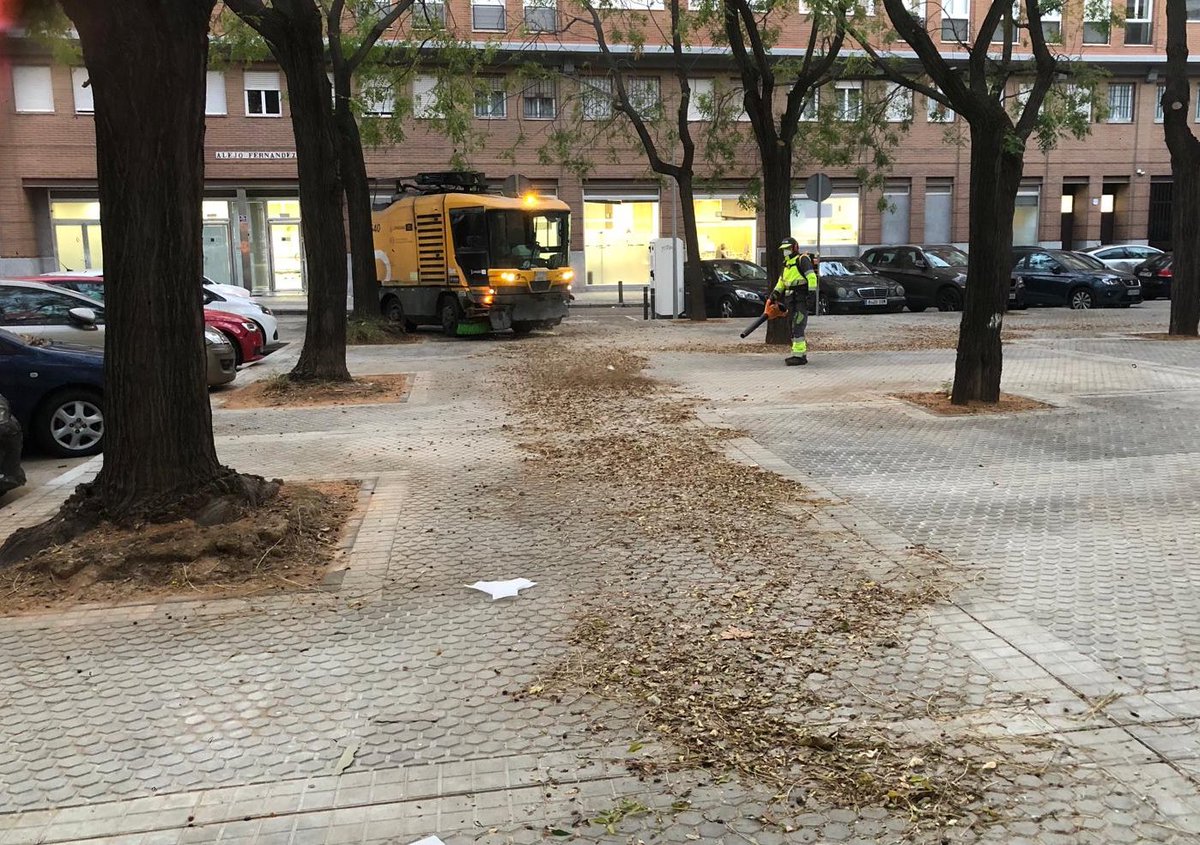 Trabajos diarios|
Diferentes servicios, misma ciudad

#cuidemosSevilla 
<a href="/Ayto_Sevilla/">Ayuntamiento de Sevilla</a> <a href="/eveliarincon/">Evelia Rincón</a>