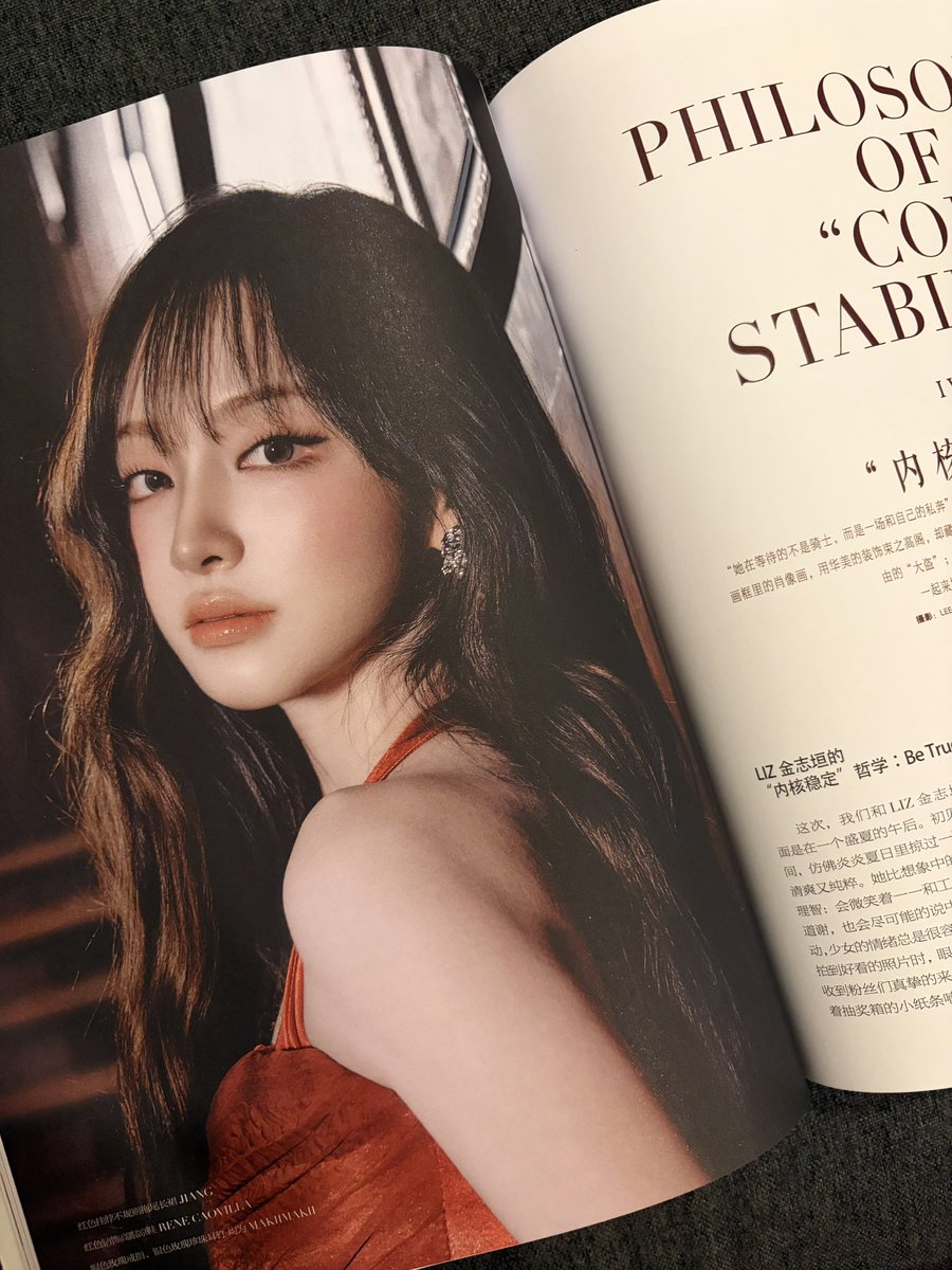 jellyduob_duob's tweet image. ชั้นบอกแล้วใครไม่ซื้อคือพลาด นิตยสารน้องลิซเล่มนี้ขอยกให้เป็นปกแดงมาสเตอร์พีซ❤️ ที่สุดของแม่มาก โคสอัพแบบฉ่ำ สวยมากกกกกกกก ที่สำคัญคือโปรเตอร์ใหญ่มาก สวยกระแทกหน้าสุดๆㅠㅠ แล้วใหญ่แบบเอาน้องชีสมาเทียบคือเหลือจิ๋วเดียว