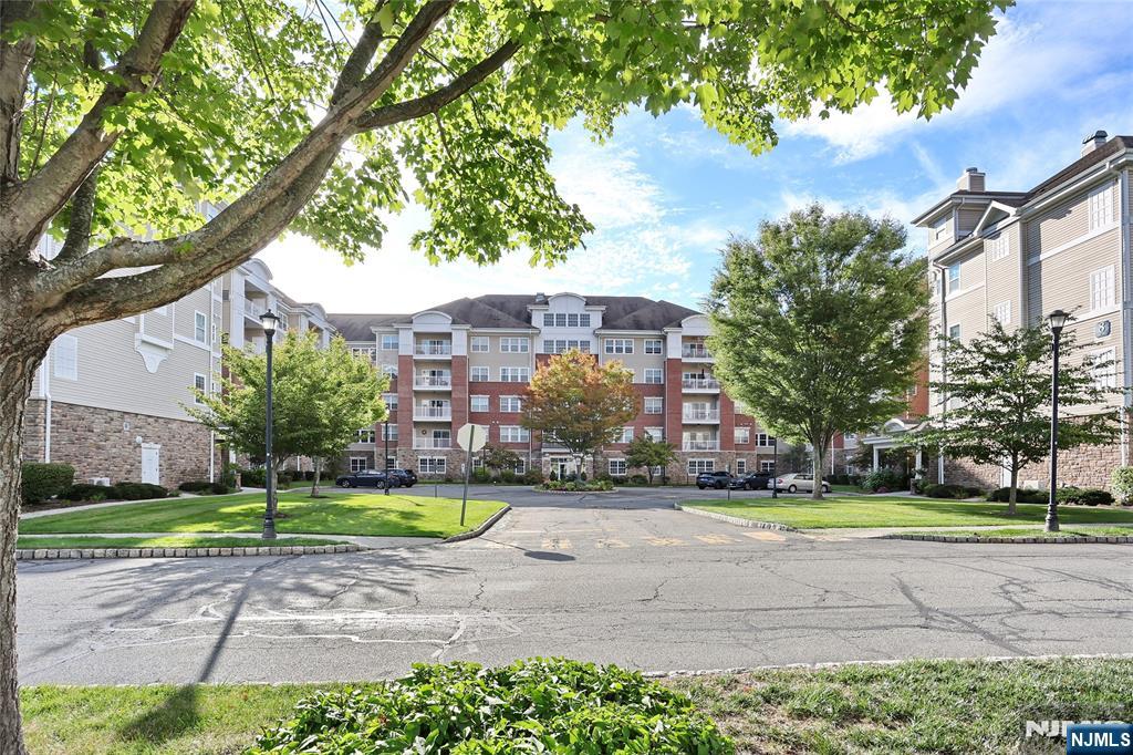 DebraWeixel's tweet image. Looking for a steal? Our latest price drop on this stunning listing in Haskell/Wanaque is not to be missed.
- Debra Weixel #1540801 with Weichert, Realtors® - Ridgewood
- Contact me at 973.934.8658