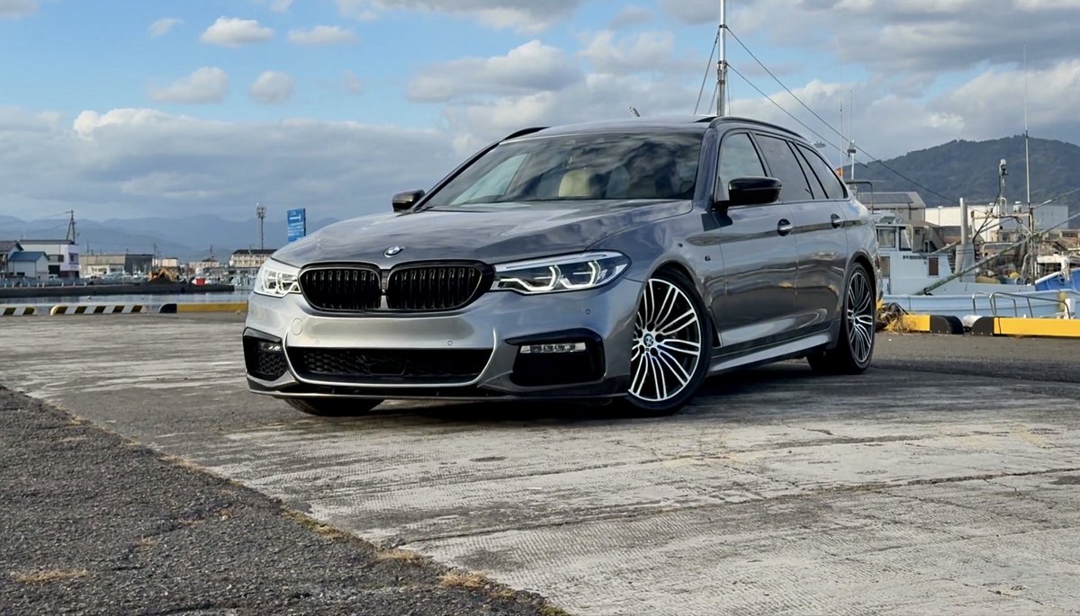 SIN_135i's tweet photo. 〈ご報告〉
G31 540i  xDrive Touring Msportが納車されました！
BMWの沼から抜け出すことができませんでした🤣
しっかり速いです(笑)頑張って維持します！
大人しい車になりましたが、関わって頂いてる皆様におきましては引き続き宜しくお願い致します🙇‍♂️
B58エンジン万歳🙌
 #BMW #納車 #G31  #B58 https://t.co/rZ42s50Bnu