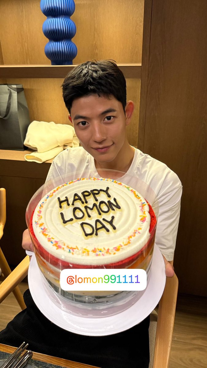 parksolomon_kr's tweet photo. happy bithday monie!! 🩵🩵🩵

#HappyLomonDay 
#LOMON #로몬 #ロモン https://t.co/4vpwEJNz75