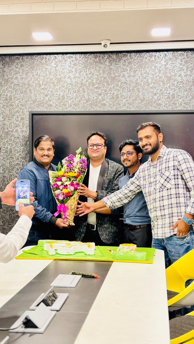 techvisionllp's tweet image. Celebrating the birthday of Amit Agrawal Sir 🎂
Wishing you continued success and impact.

#LeadershipMatters #EdTech #Inspiration